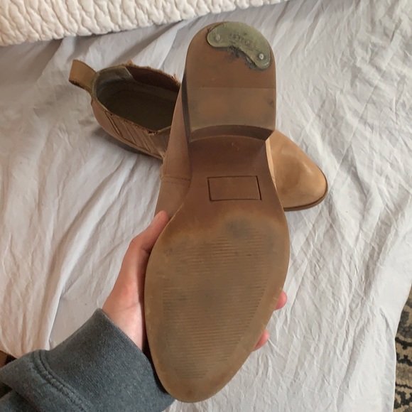 Seychelles leather low Chelsea booties in tan - Picture 5 of 9